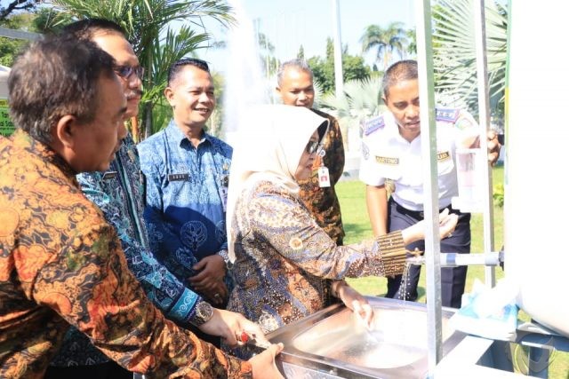 Bupati Jombang Terima Bantuan Seperangkat Alat Cuci Tangan dari IKAPTK