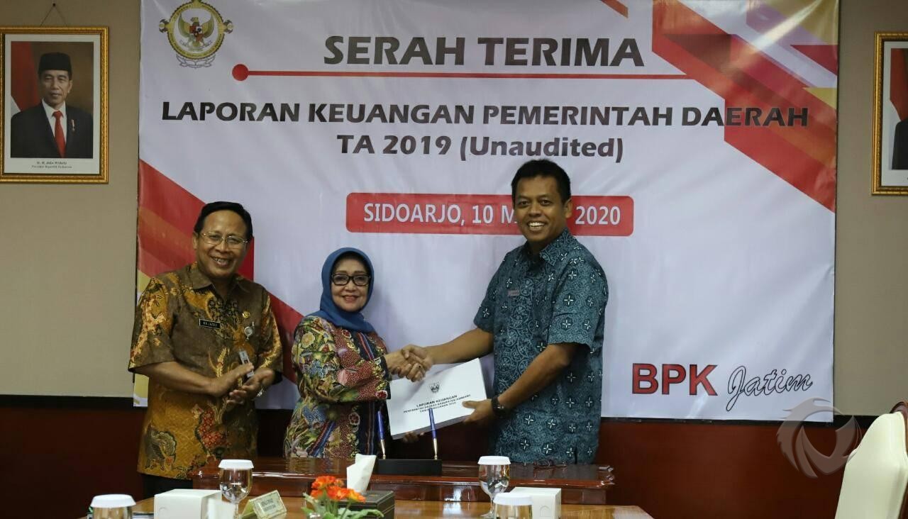Bupati Jombang Serahkan Langsung LKPD 2019 ke BPK Jawa Timur