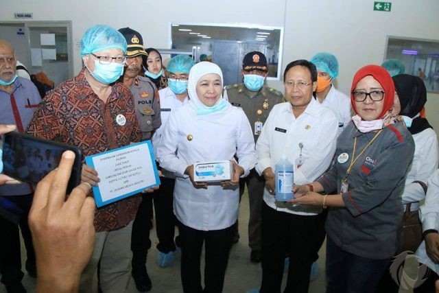 Sekda Jombang Dampingi Gubernur Jawa Timur Kunjungi Pabrik Masker di Mojoagung