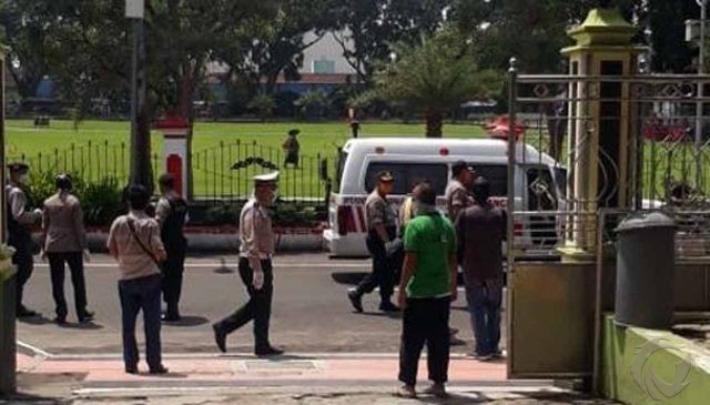 Demam dan Batuk, Seorang Penumpang Kereta Api dari Bandung Dievakuasi ke RSUD Mardi Waluyo Kota Blitar