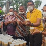 Cegah Corona, Petugas Samsat Surabaya Utara Diberi Extra Fooding