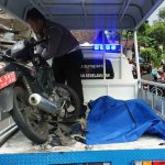 Video: Adu Moncong Minibus VS Sepeda Motor, Pengendara Meninggal Dunia
