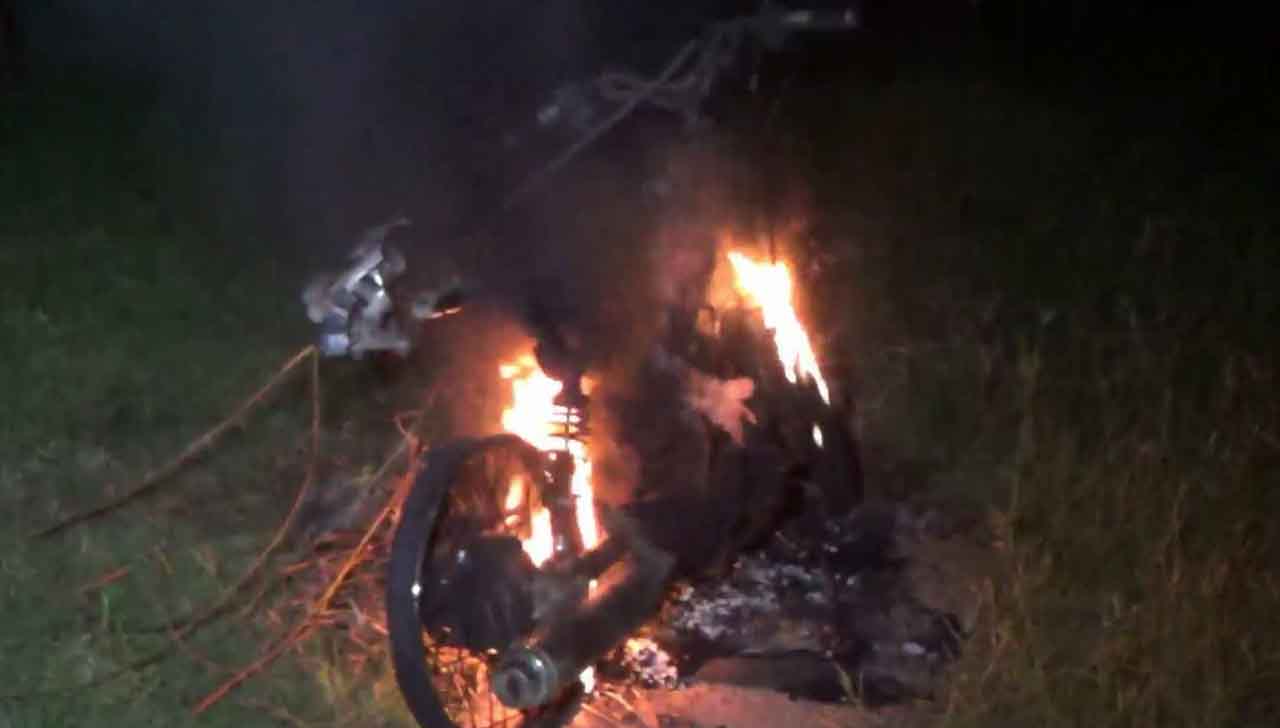 Video: Pelaku Begal di Pasuruan Dimassa, Motor Dibakar