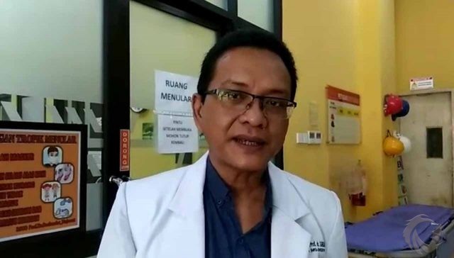 Kisah Dokter Perawat PDP Covid-19 di Mojokerto, Rela Pakai Jas Hujan Ketika Stok APD Habis