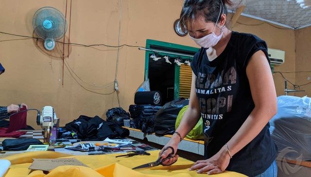 Salut, Perusahaan Konfeksi Rumahan di Mojokerto Bikin Masker dan Dibagikan Gratis