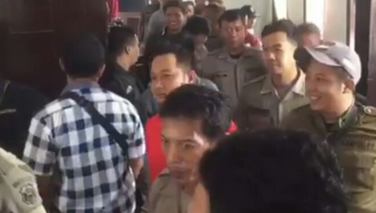 Video: Satpol PP Kota Belitar Geruduk Markas Gara-Gara Gaji Dipotong