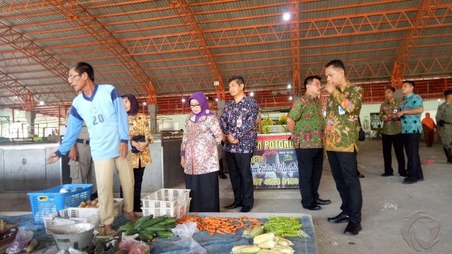 Bupati Jombang Sidak di Pasar Peterongan untuk Cek Harga Sembako