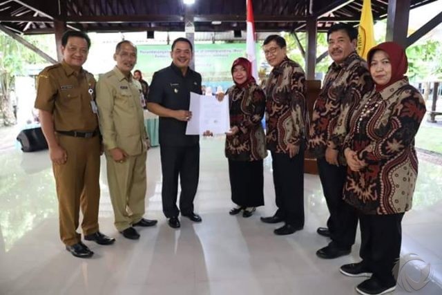 Wakil Bupati Sumrambah Hadiri Penyerahan MoU Pemkab Jombang dengan STKIP PGRI Jombang
