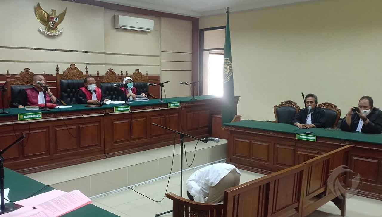 Dua Hakim Adhock Vonis Bebas Mantan Bos Koran Surabaya Sore, Eks Bupati Trenggalek Divonis 4,6 Tahun