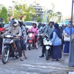 Bersenjatakan Thermo Gun, Bupati Gresik Hadang Anak Buahnya di Pintu Gerbang