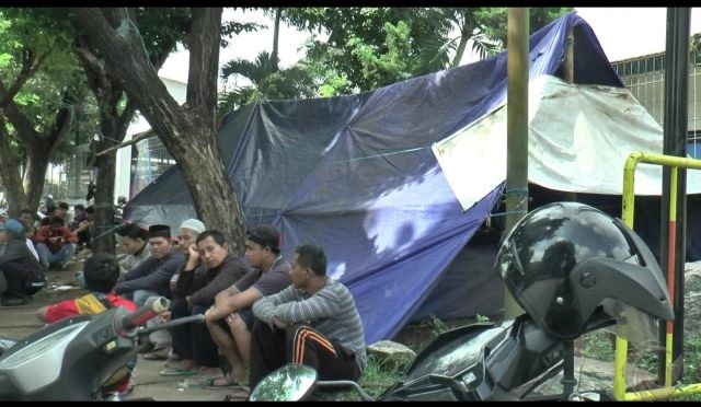 Demo Buruh PT SBL Pasuruan, Dirikan Tenda Depan Pabrik