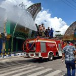 Bupati dan Forpimda Turun Jalan, ‘Hujani’ Sumenep Cairan Disinfektan