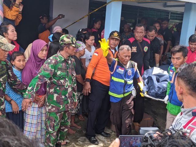Jasad TNI AL Gantung Diri di Mojokerto, Dibawa ke RSUD dr Soetomo Surabaya