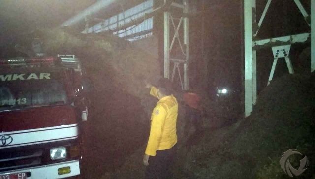 Gudang PG Asembagus Situbondo Kembali Terbakar, Puluhan Ton Ampas Hangus
