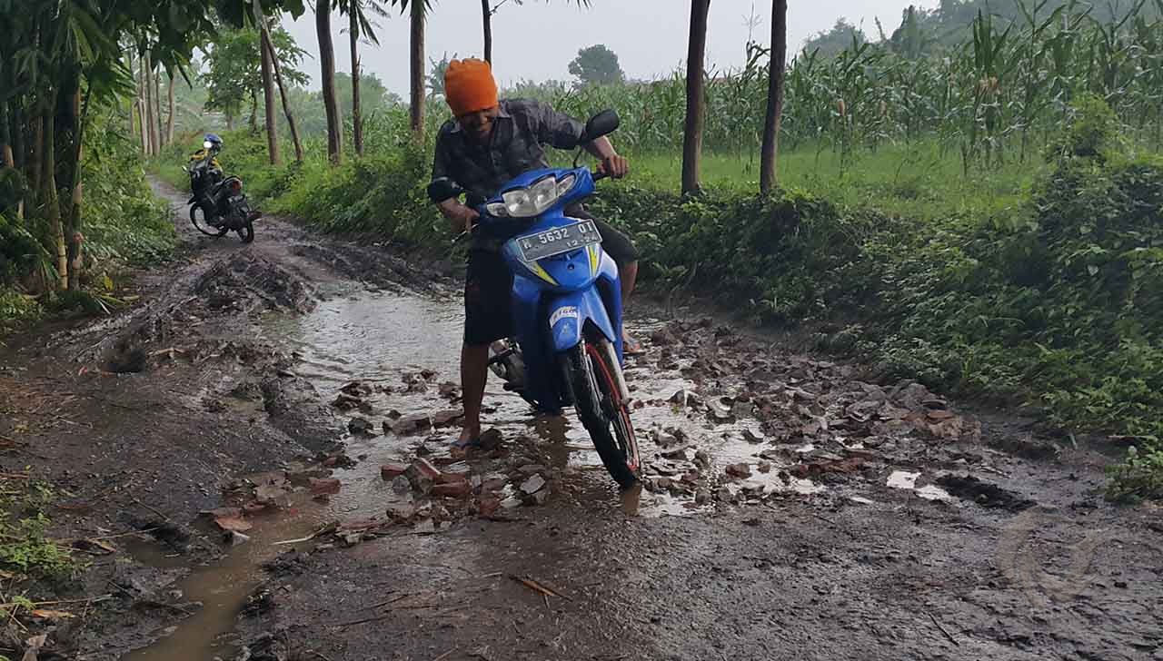 Lama Tak Tersentuh Perbaikan, Jalan Penghubung Kelurahan di Kota Probolinggo Rusak Parah