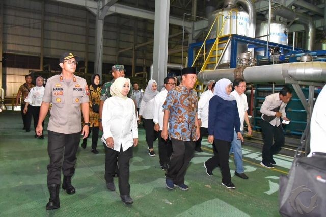 Pastikan Stok Aman Hingga Ramadan, Gubernur Jatim Kunjungi PG di Lamongan,