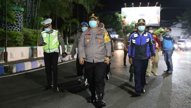 Kawasan Tertib Physical Distancing, Polisi Tutup Jalan Wahid Hasyim Jombang