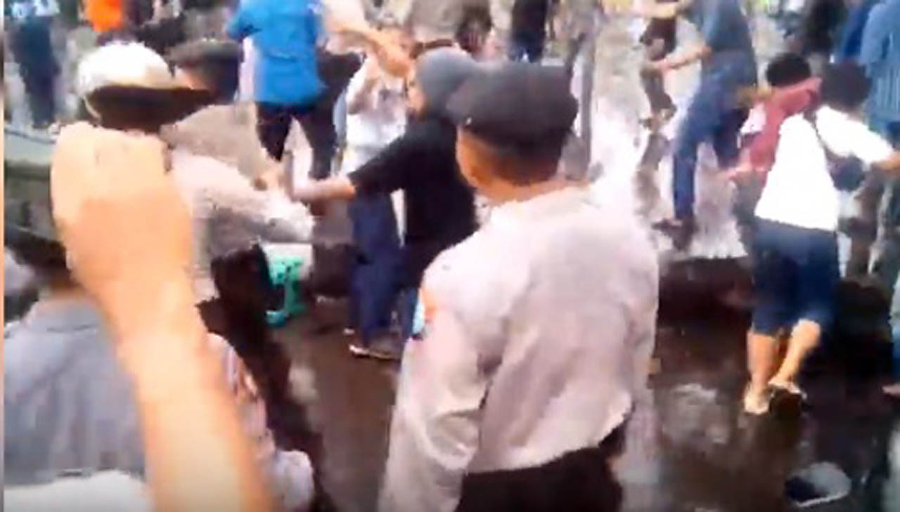 Video: Unjuk Rasa Petani dan Mahasiswa di Jember Berakhir Ricuh