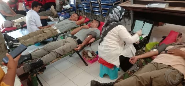 Tambah Stok Darah PMI, Puluhan Anggota Satpol PP Ramai-ramai Donor