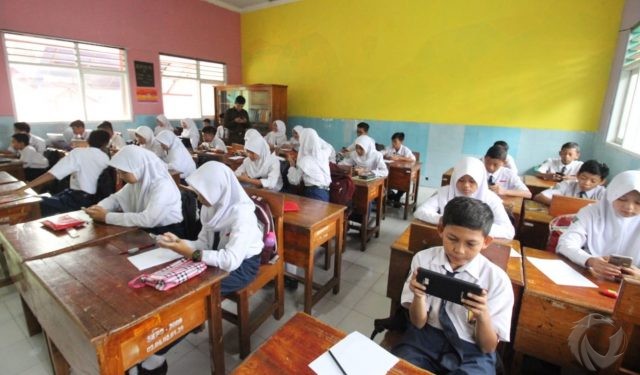 Ujian Semester, Siswa SMPN di Blitar Bisa Gunakan Smartphone