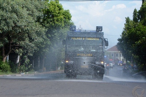 Situbondo Zona Merah Corona, Water Canon dan Damkar Dikerahkan Semprot Disinfektan