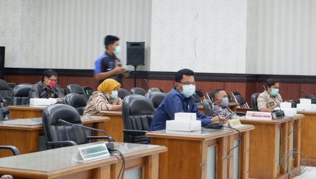 Wabah Covid-19, Rapat Paripurna LKPJ Hanya Diikuti Separuh Anggota DPRD Situbondo