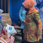 Bupati Mundjidah Wahab Lakukan Bakti Sosial bersama DPC-IPeKB & DPPKB Kabupaten Jombang