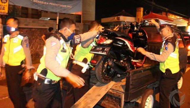 Bubarkan Gerombolan Balap Liar, Polres Jember Amankan 61 Sepeda Motor