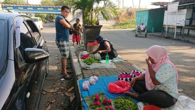 Pandemi Corona, Penjual Bunga Tabur di Nganjuk Keluhkan Penurunan Omset Jelang Ramadan
