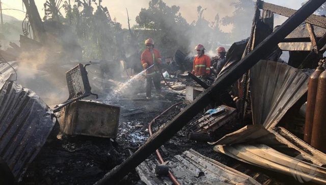 Gudang Rosok di Sidoarjo Terbakar, Pemilik Merugi Ratusan Juta