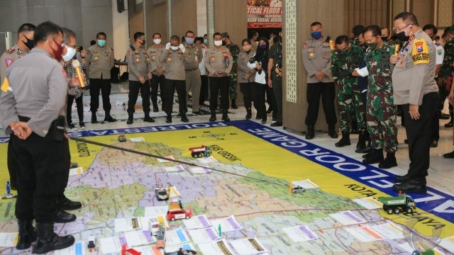 Jelang PSBB Surabaya Sidoarjo Gresik, Polda Jatim Gelar Simulasi Tactical Floor Game