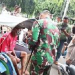 Terima Sembako dari Polisi, Puluhan Abang Becak di Jombang Langsung Sumringah