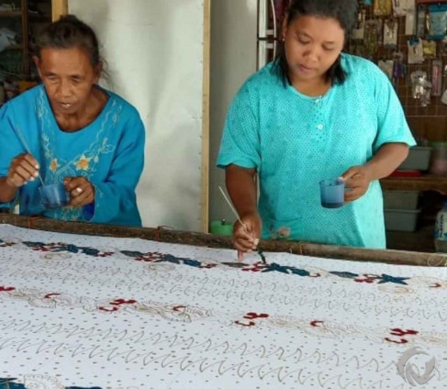 Pandemi Covid-19, Warga Kelurahan Ardirejo Situbondo Isi Waktu dengan Membatik