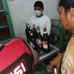 Patroli Physical Distancing, Polres Situbondo Sita Puluhan Botol Miras dari Toko Kelontong