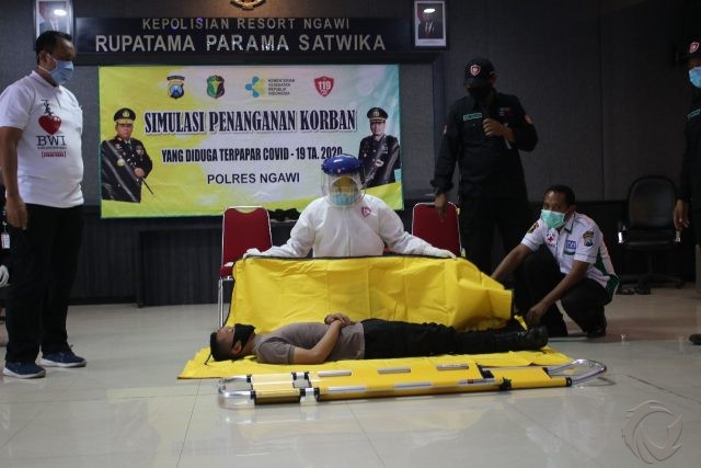 Covid-19, Polres Ngawi Gelar Simulasi Penanganan Korban Corona