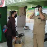 Wartawan Beri Bantuan APD Face Shield ke Puskesmas di Kota Probolinggo