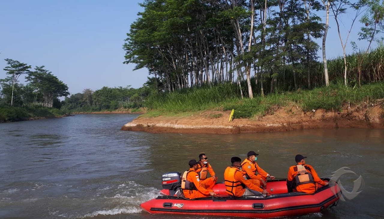 Basarnas Terkendala Air Deras dan Keruh Sisir Sungai Brantas Tulungagung