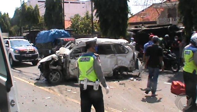 Mobil Dihantam Kereta Saat Pergi Salat Jumat, 3 Tewas 1 Luka