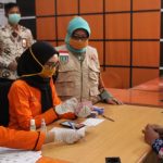 Bupati Mundjidah Wahab Launching Penyaluran BST Covid-19 Di Kantor Pos Jombang