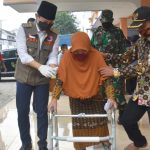 Wamen PDTT dan Gubernur Jatim Saksikan Penyaluran BLT DD Tahap Satu di Trenggalek