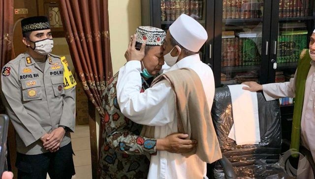 Habib Umar Pasuruan dan Petugas PSBB Surabaya Akhirnya Islah