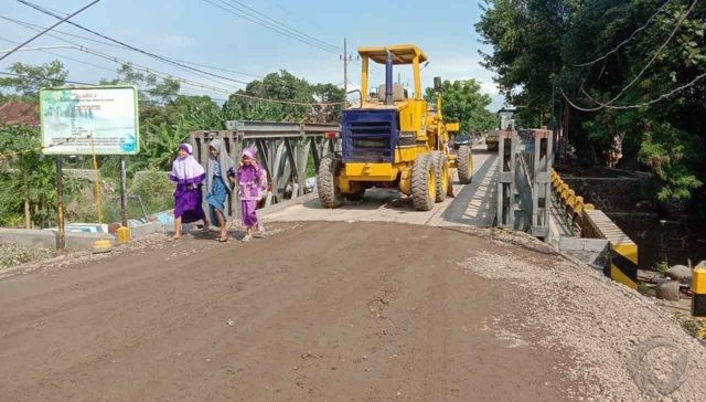 Tunggu Perbaikan, BBJN Buatkan Jembatan Bailey di Kedungasem Kota Probolinggo