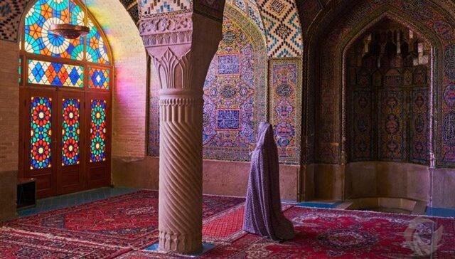 Keindahan Masjid Pink di Iran, Pantulkan Efek Pelangi Saat Pagi Hari