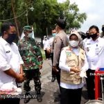 Pantau Posko Covid-19, Bupati Mundjidah Wahab Khawatirkan Kesehatan Para Pendatang