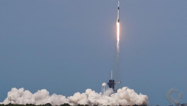 NASA dan SpaceX Luncurkan Dua Astronot ke Luar Angkasa