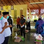 Ribuan PKL di Pamekasan Sumringah, Terima Bantuan Sembako dan Uang Tunai