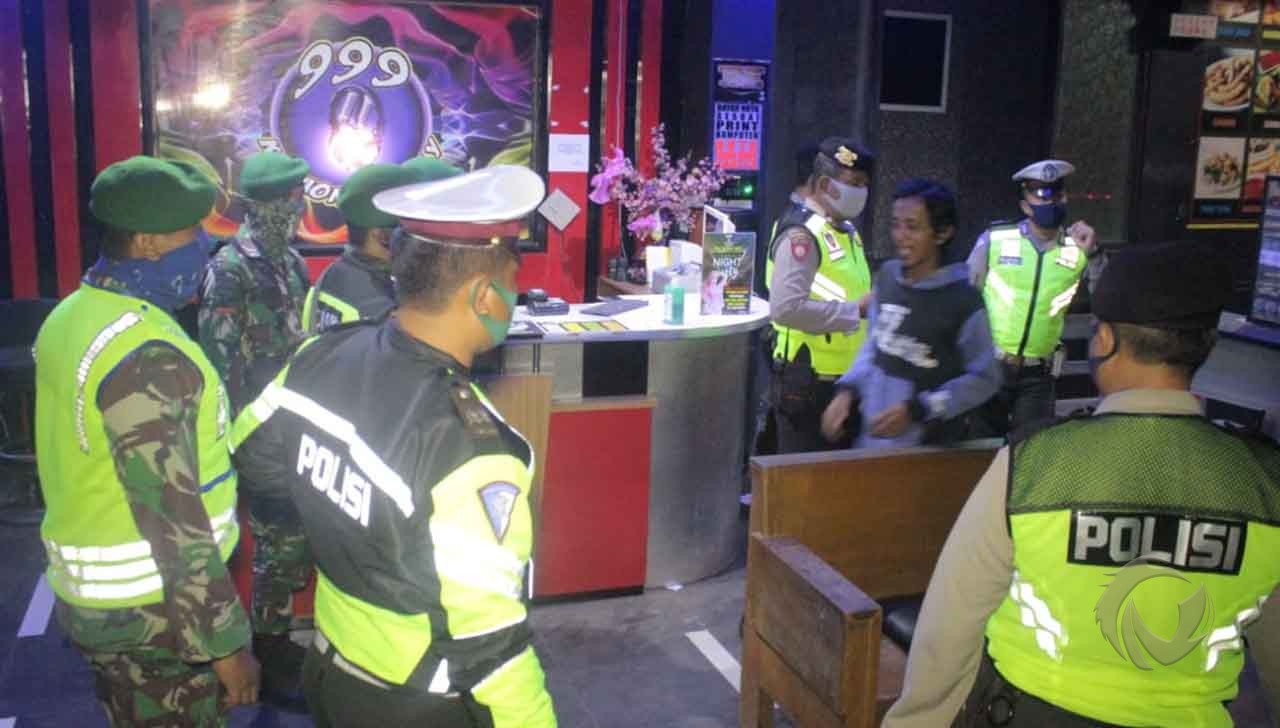 Razia Gabungan, Polres Blitar Kota Temukan Kafe dan Karaoke Beroperasi