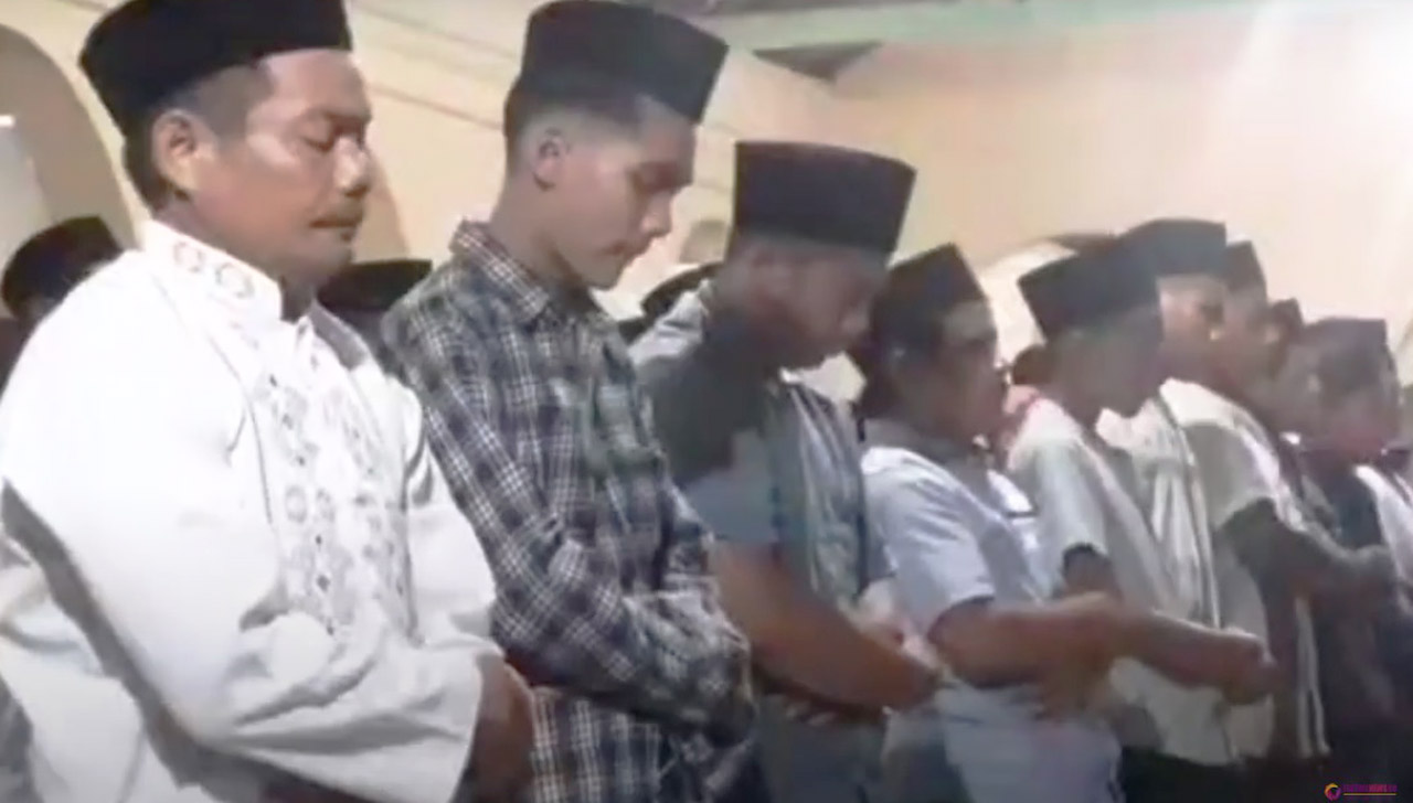 Video: Tarawih Kilat di Blitar, Masih Ramai Meski Sedang Pandemi