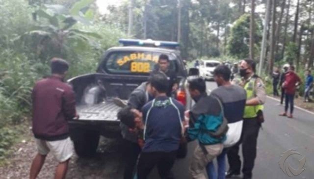 Diduga Rem Blong, Mobil Hijet Terjun ke Jurang di Pacet Mojokerto