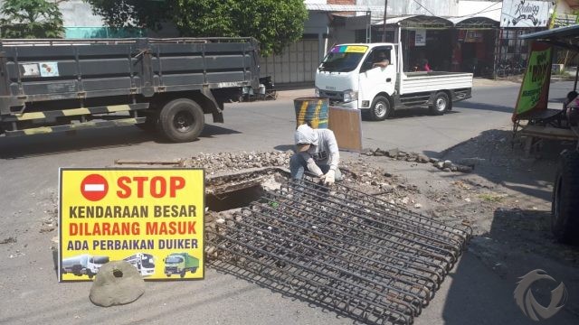 Reaksi Cepat Tanggap, Dinas PUPR Jombang Perbaiki Duiker Jebol di Jalan Blimbing